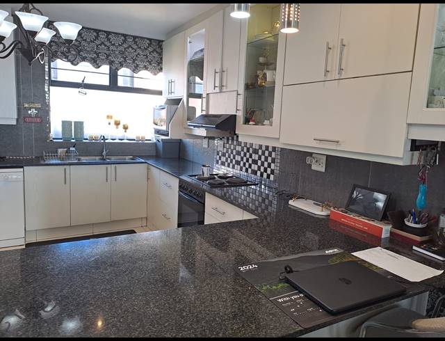 3 BEDROOM SECTIONAL TITLE FOR SALE IN POINT WATERFRONT